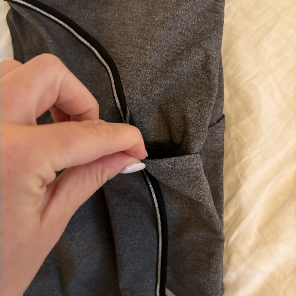 Lululemon size 6 25” inseam grey leggings - Picture 3 of 5